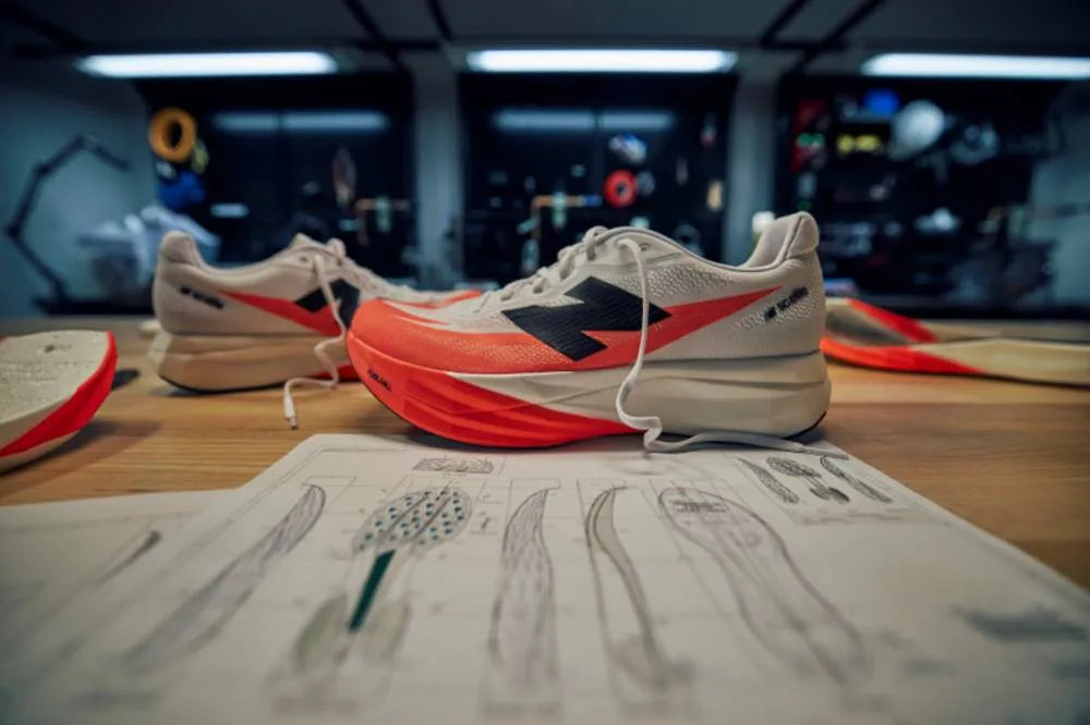 New Balance FuelCell SuperComp Elite v5 (Women's) - Urgent Red hook - and - loop shoes