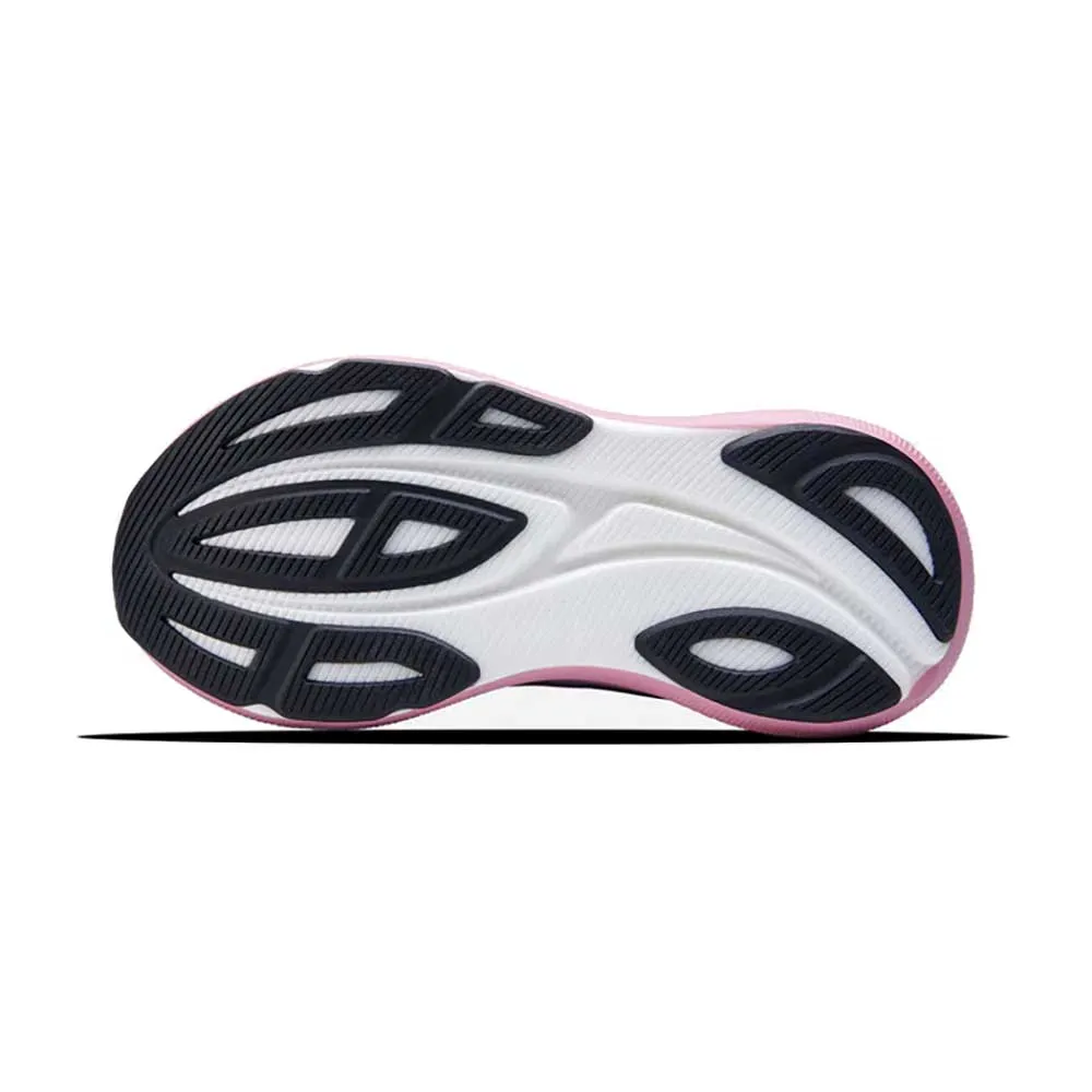 Women's Eleos Running Shoe - Microchip/White - Regular (B) running in a seagrass meadow area shoes