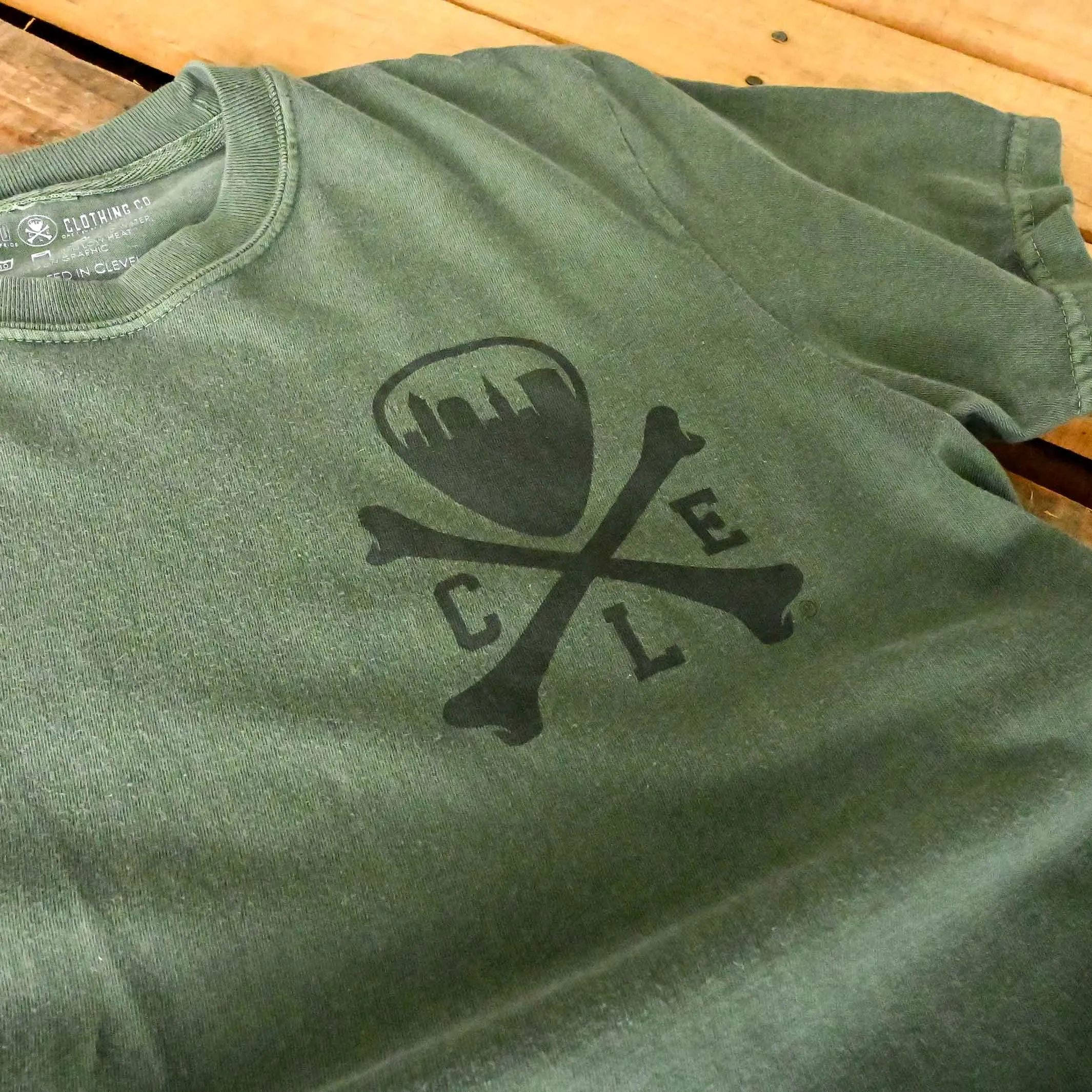 CLE Logo - Mens/Unisex Crew T-Shirt - Moss Reinforced Collar