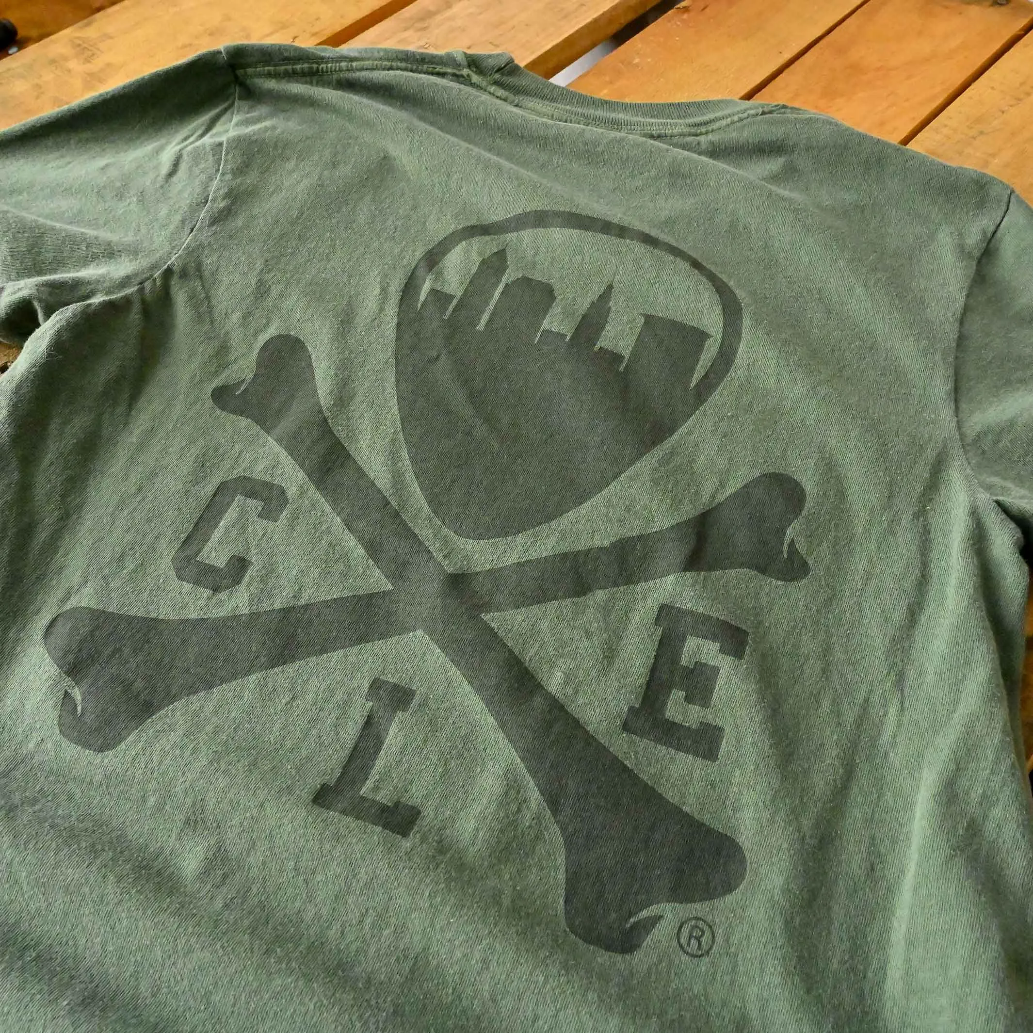 Perfect Layering Timeless Style CLE Logo - Mens/Unisex Crew T-Shirt - Moss