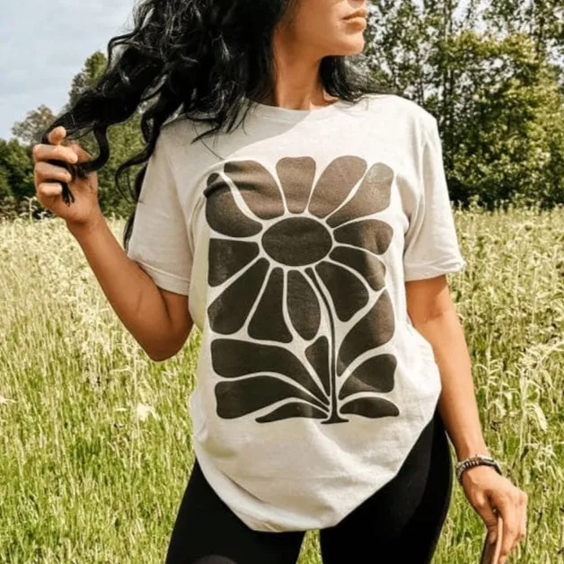 Black Retro Flower Tee Smart Design Weekend Fashion