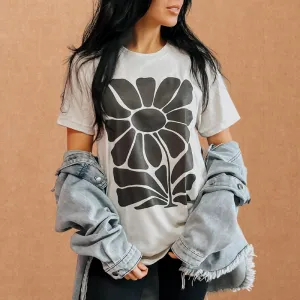 Seasonal Outfit Minimal Style Trend Black Retro Flower Tee