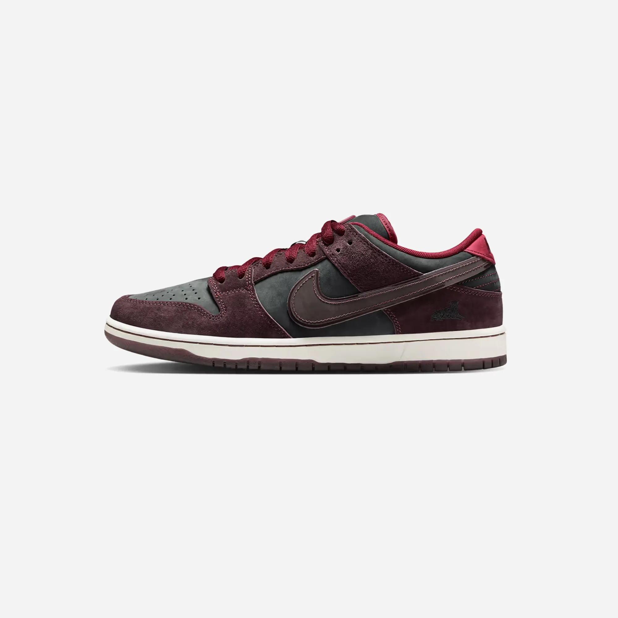 Happy Walk Nike SB Dunk Low Riot Skateshop