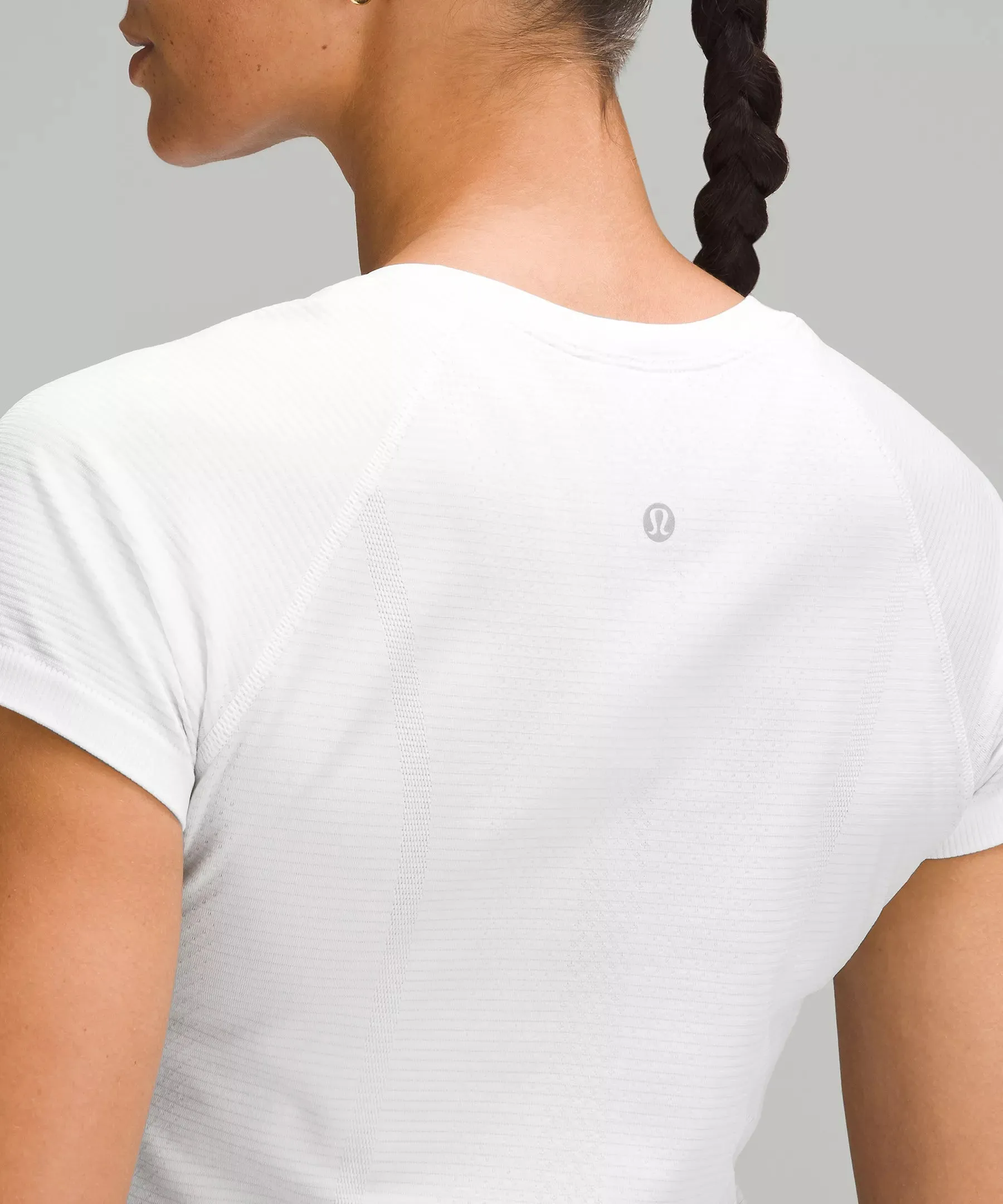 Design Glow Airflow Vents Women's Swiftly Tech Short-Sleeve Shirt 2.0 *Hip Length (White)