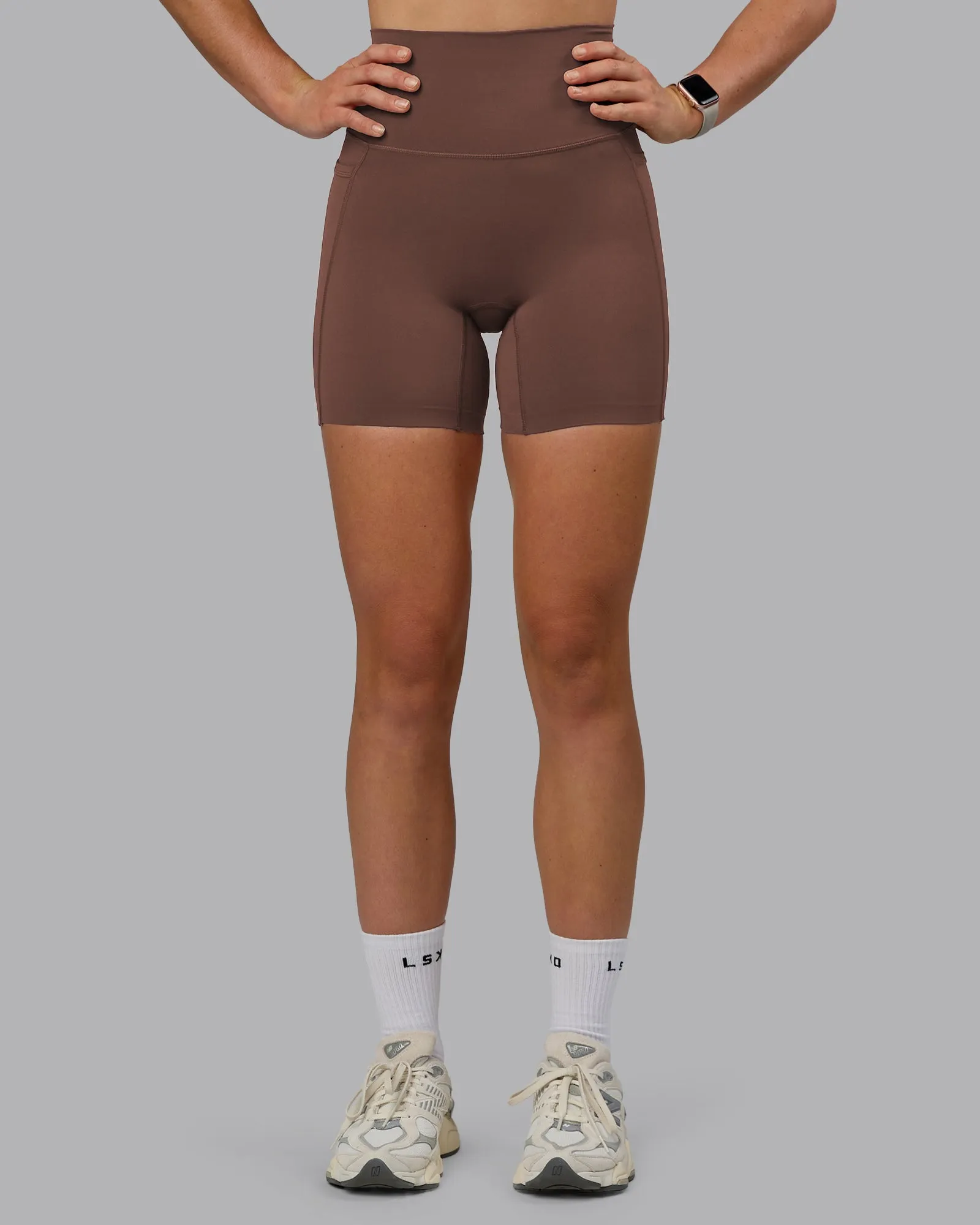 Seamless Design Weekend Trip Wrinkle Resistant Fitness Lover Elixir Ultra High-Rise 6" Short Pockets - Chocolate Martini