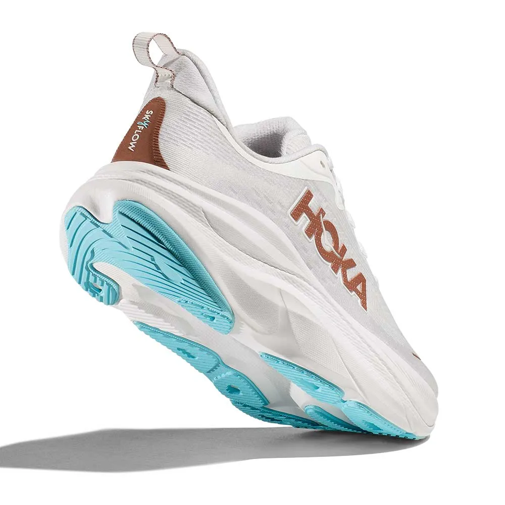 Women's Skyflow Running Shoe - Frost/Rose Gold - Regular (B) Smooth Finish