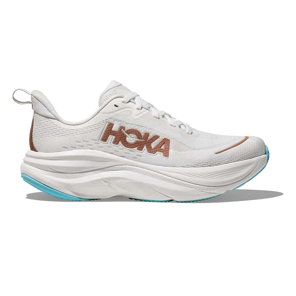 running in cold weather shoes Dual Density Cushioning Women's Skyflow Running Shoe - Frost/Rose Gold - Regular (B)