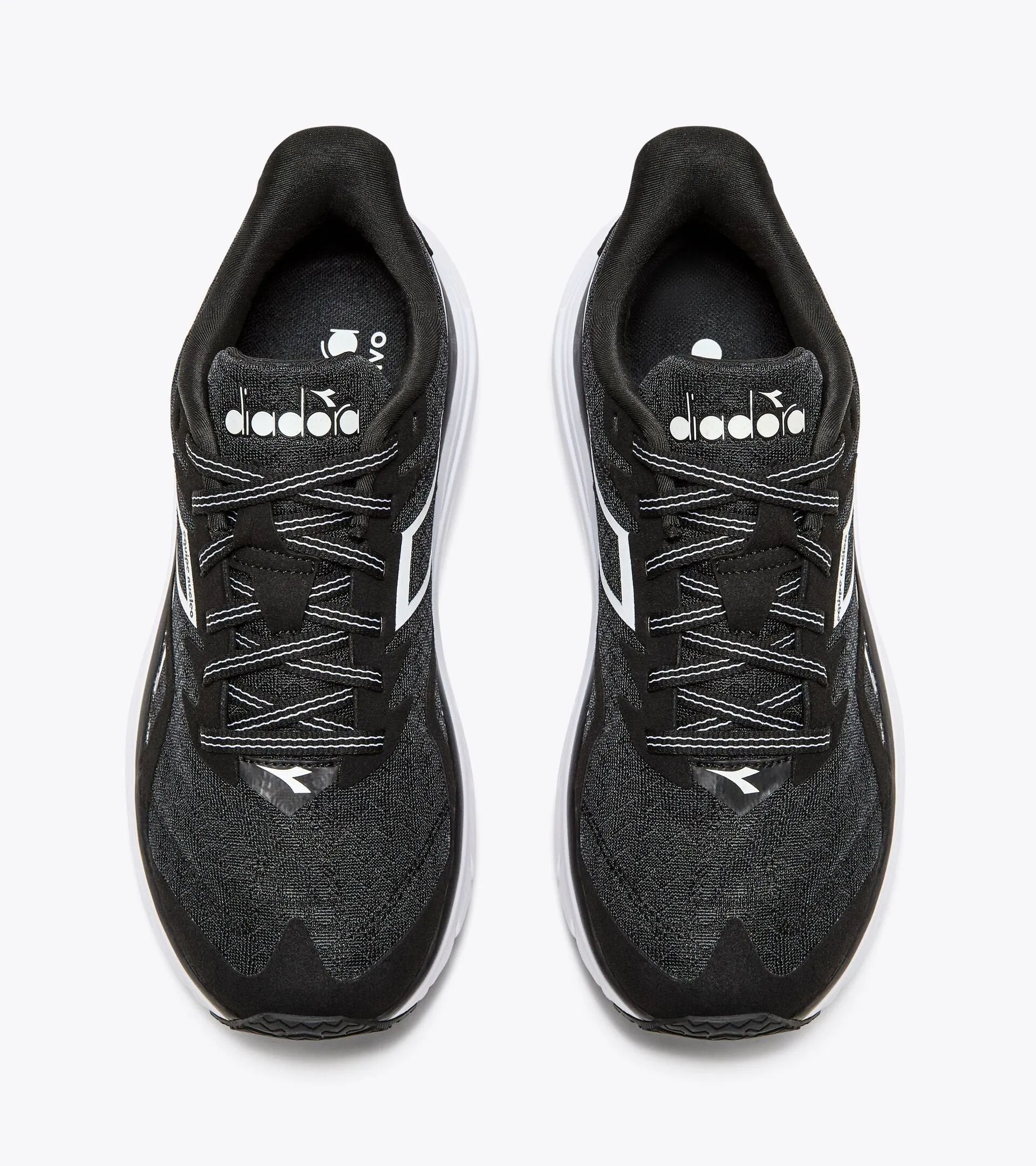 leisure - time shoes TPU shank Women's Equipe Nucelo Running Shoe - Black/White - Regular (B)