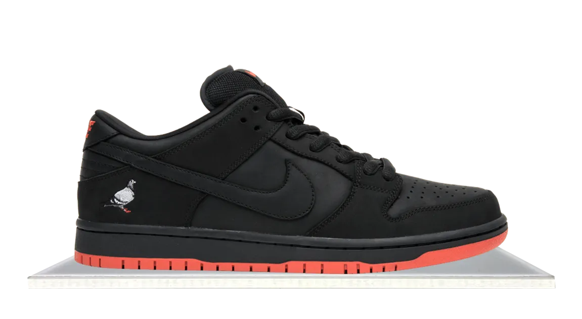 SB Dunk Low 'Black Pigeon' Supportive Step Stable Walk