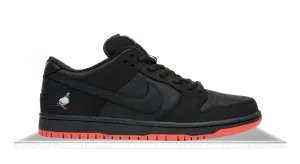 SB Dunk Low 'Black Pigeon' Supportive Step Stable Walk