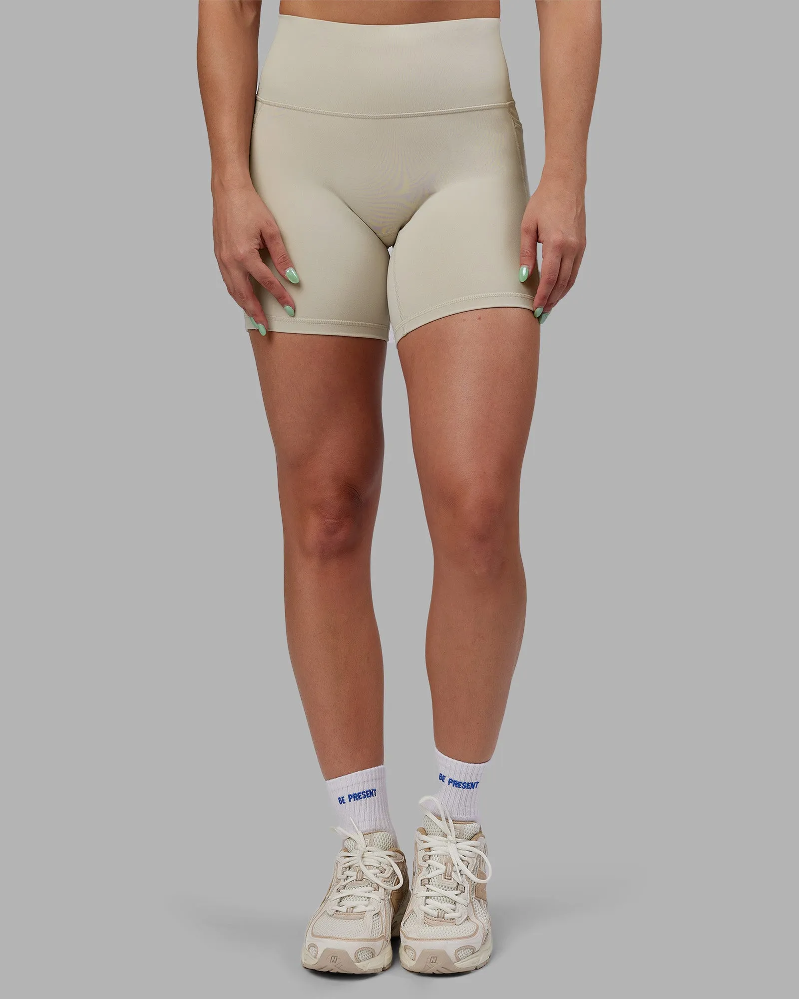 Abs Fusion High-Rise 6" Short Pockets - Shale Beige Smooth Waist