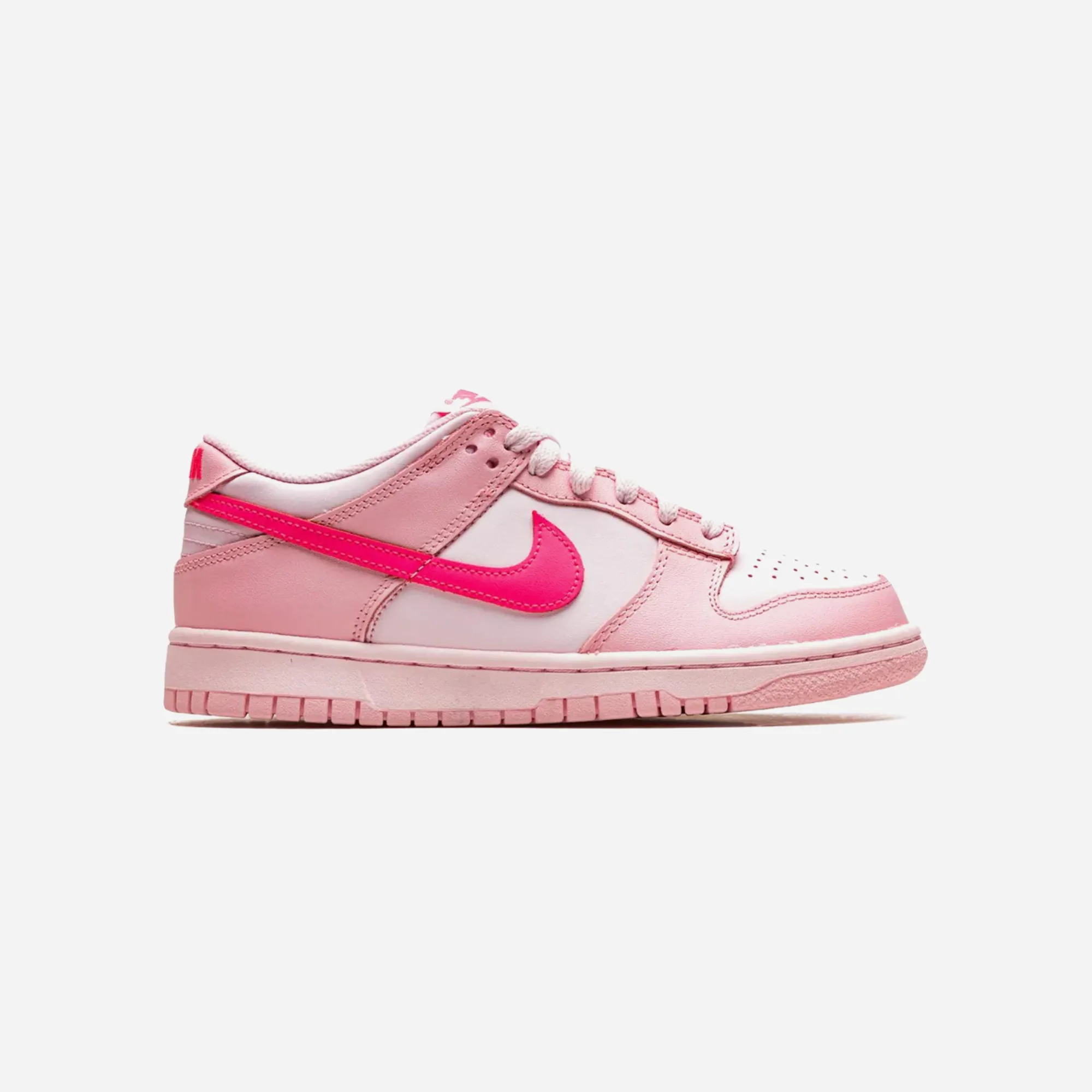 Weekend Outfit Airport Walk Nike Dunk Low Triple Pink